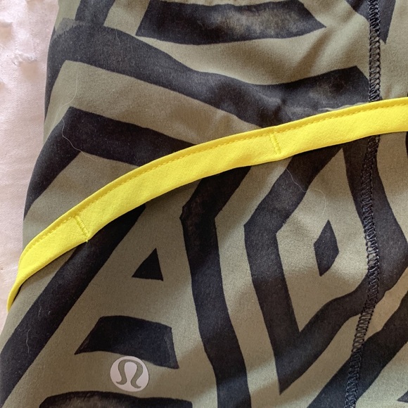 Worn 1x Adorable 🥰 Lululemon Speed shorts. Size 2. Super cute geometric pattern - Picture 3 of 5